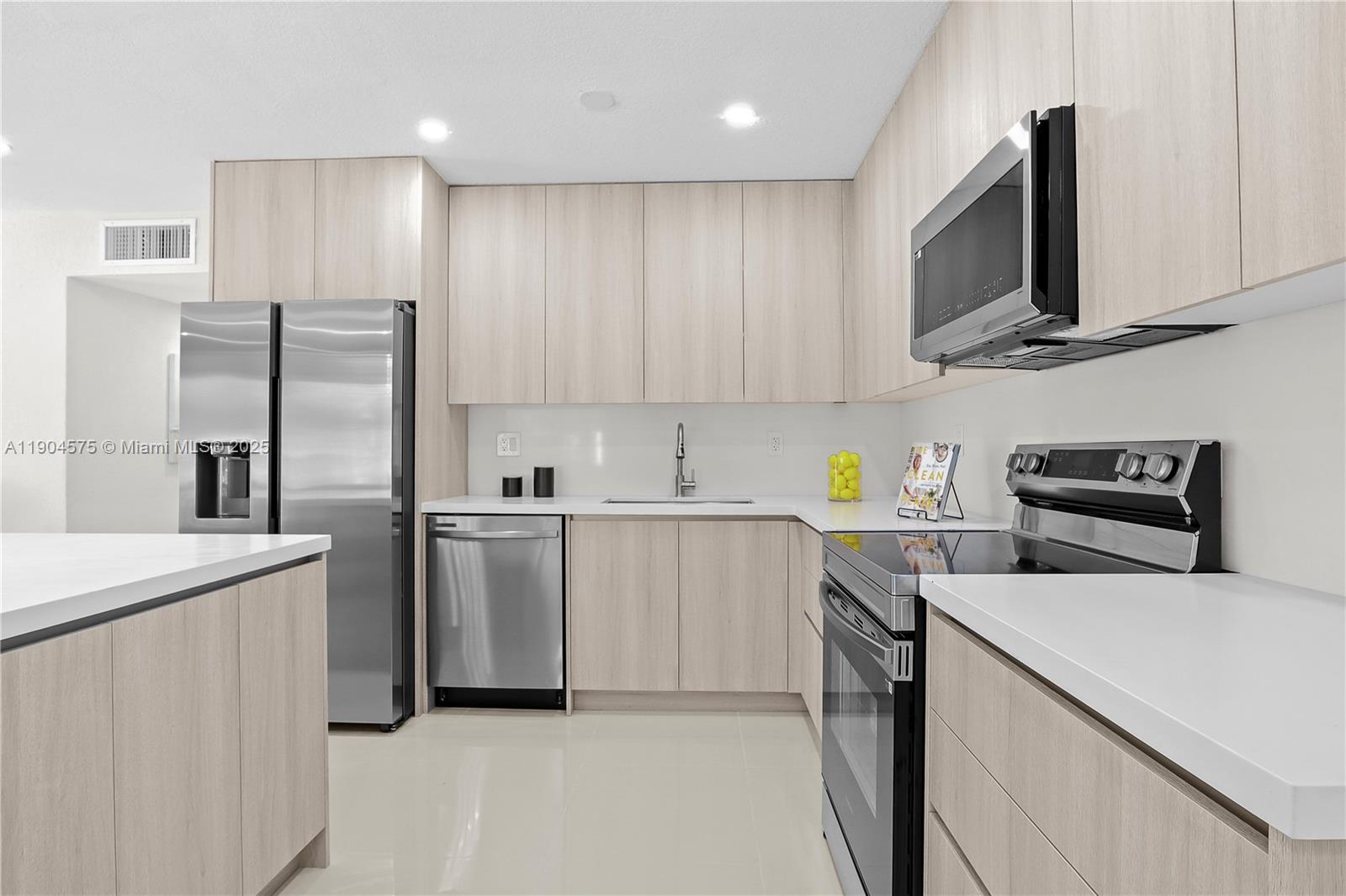 FLEETWOOD MANOR - Residential