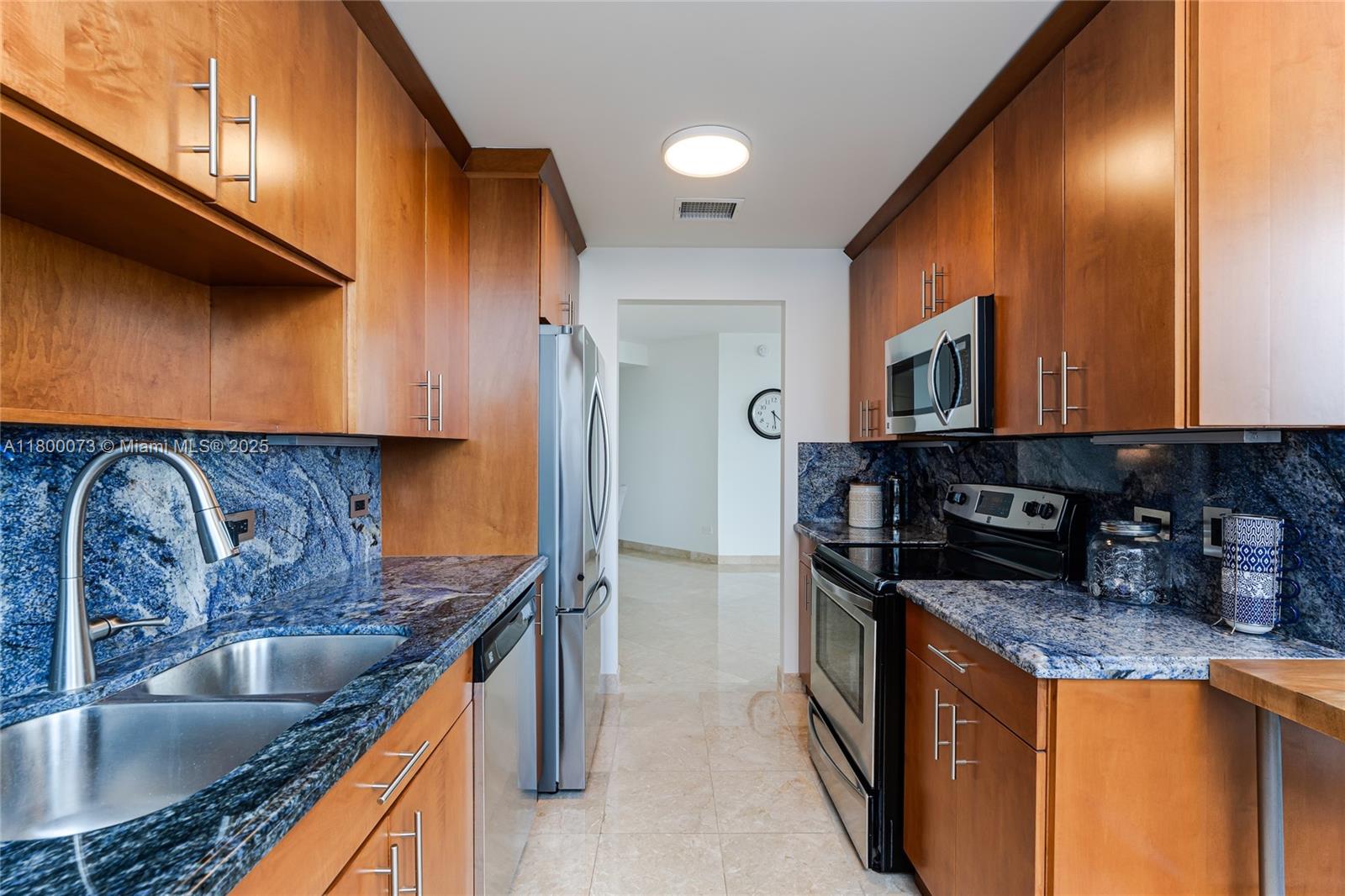COURTS BRICKELL KEY CONDO - Residential