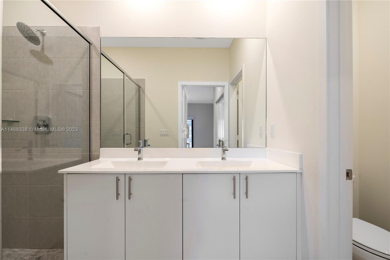 DOWNTOWN DORAL SOUTH PHAS - Residential Lease