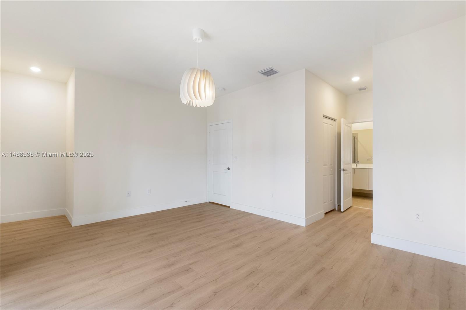 DOWNTOWN DORAL SOUTH PHAS - Residential Lease