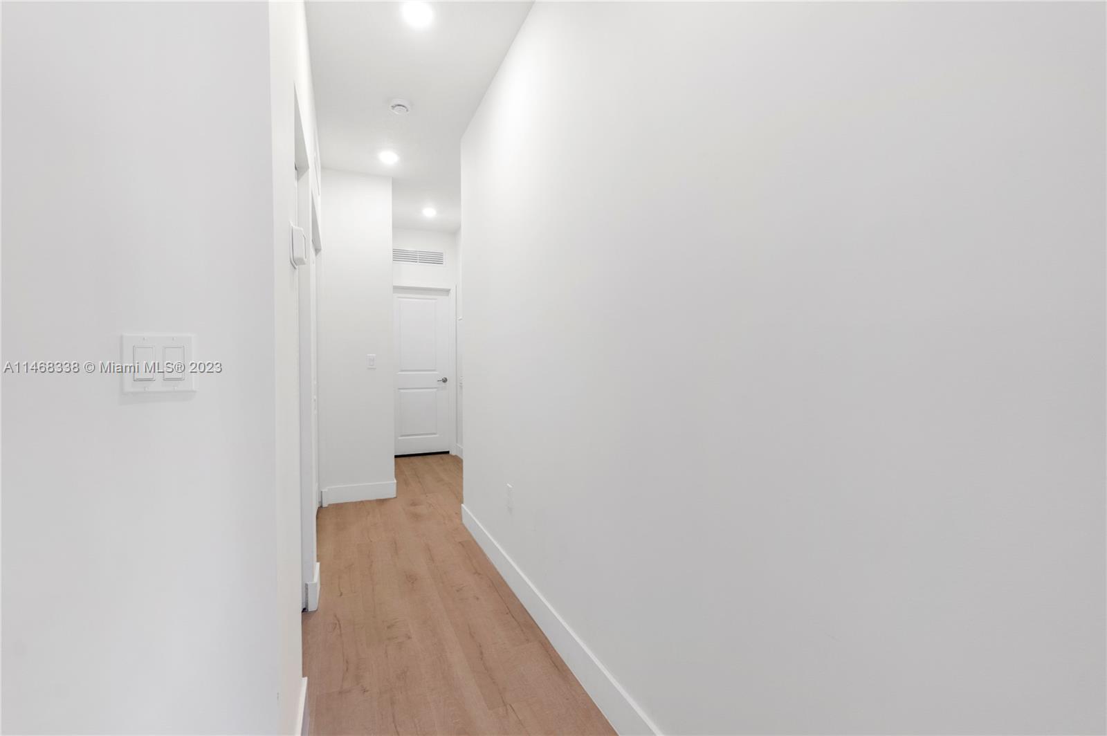 DOWNTOWN DORAL SOUTH PHAS - Residential Lease
