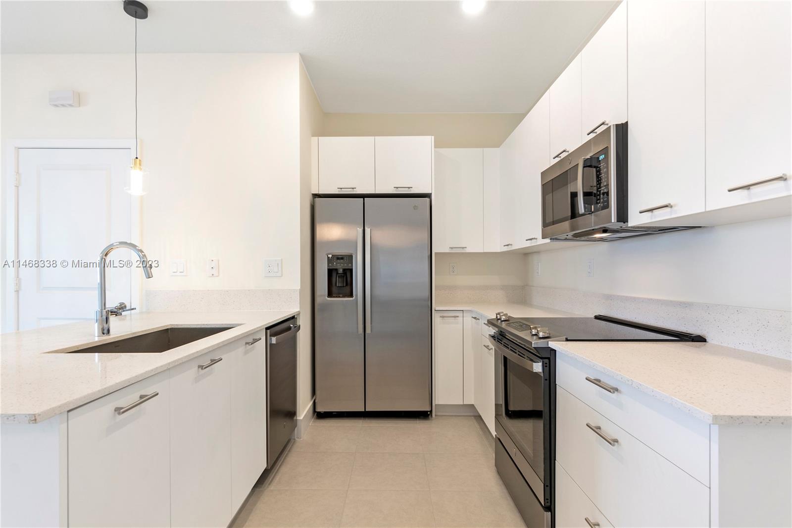 DOWNTOWN DORAL SOUTH PHAS - Residential Lease