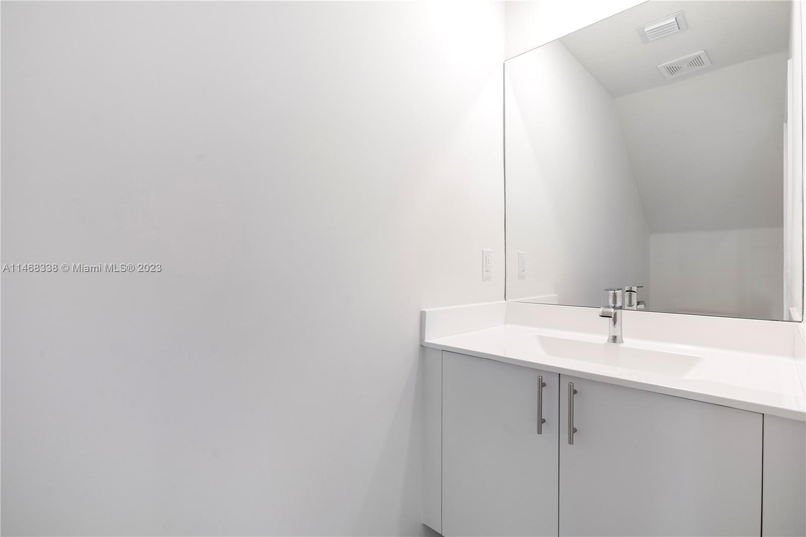 DOWNTOWN DORAL SOUTH PHAS - Residential Lease