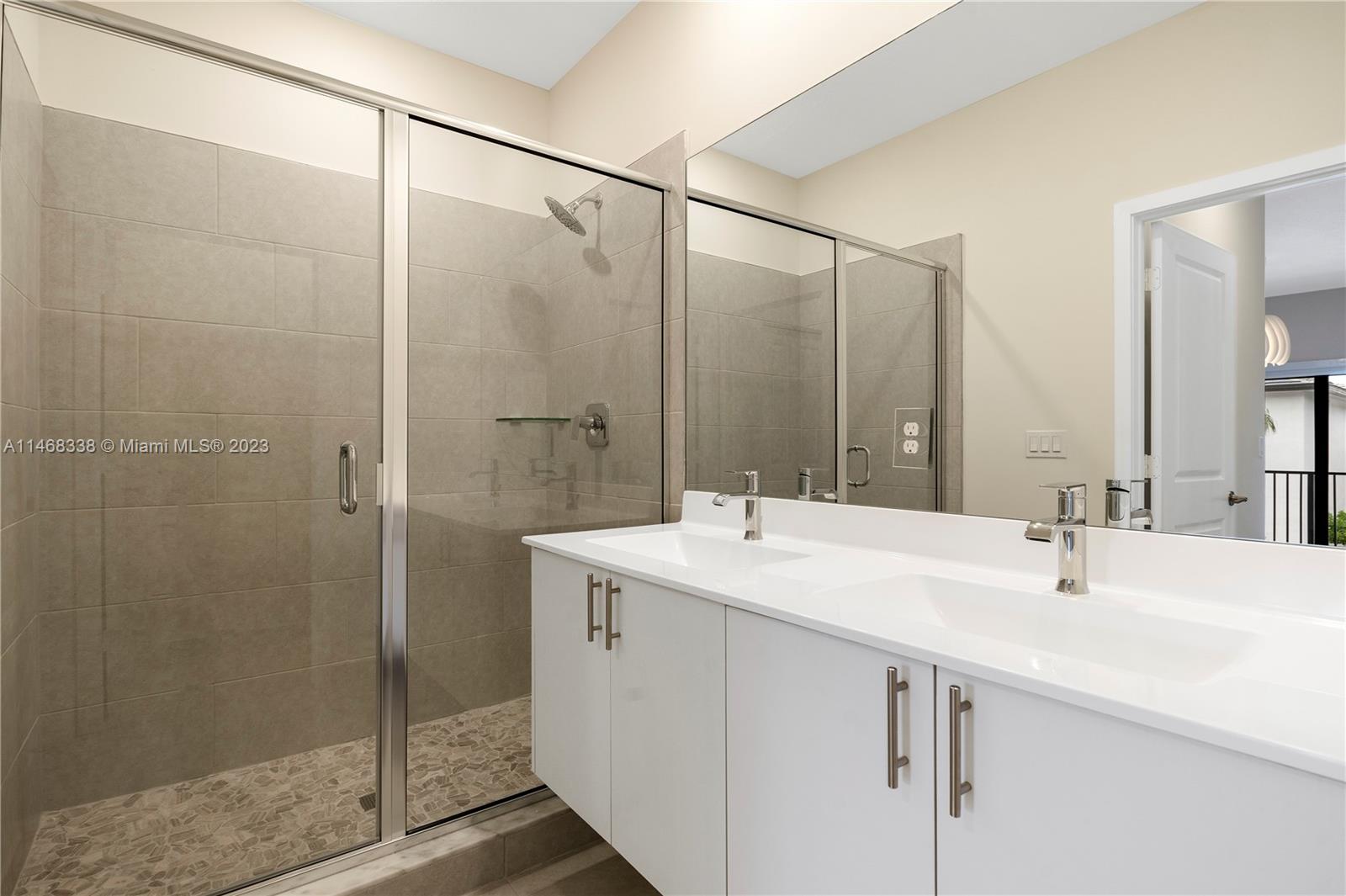 DOWNTOWN DORAL SOUTH PHAS - Residential Lease