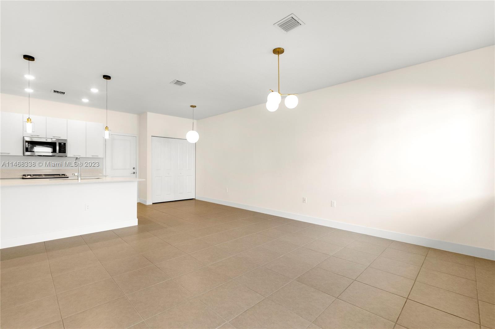 DOWNTOWN DORAL SOUTH PHAS - Residential Lease