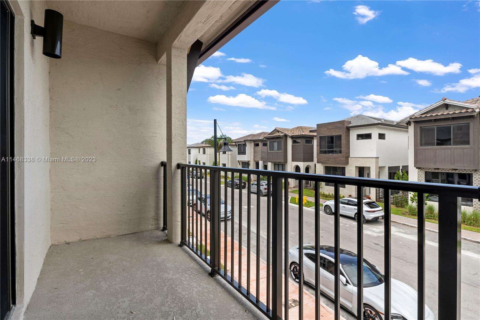 DOWNTOWN DORAL SOUTH PHAS - Residential Lease
