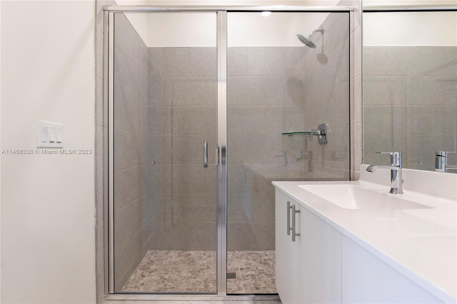 DOWNTOWN DORAL SOUTH PHAS - Residential Lease