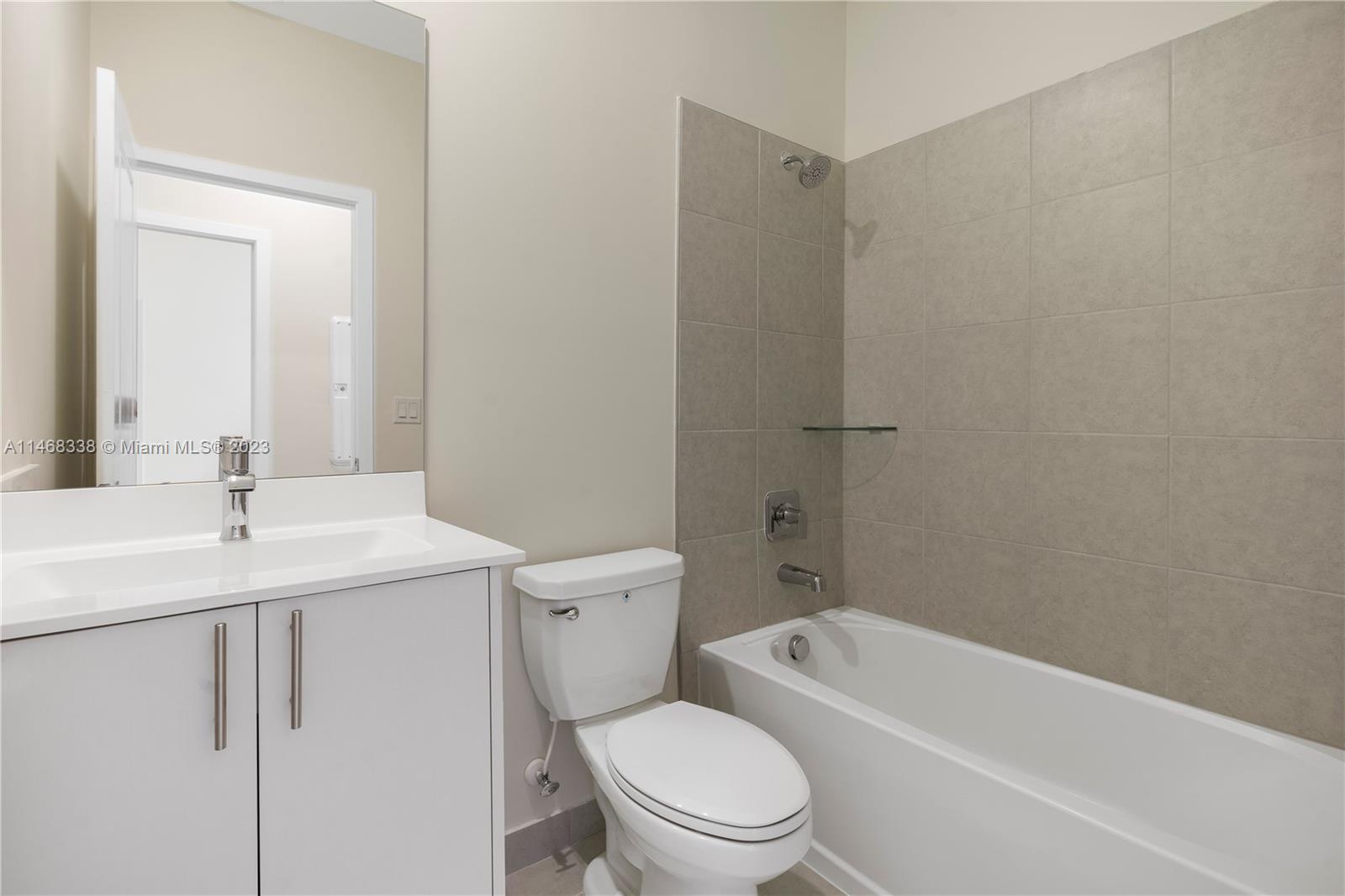 DOWNTOWN DORAL SOUTH PHAS - Residential Lease