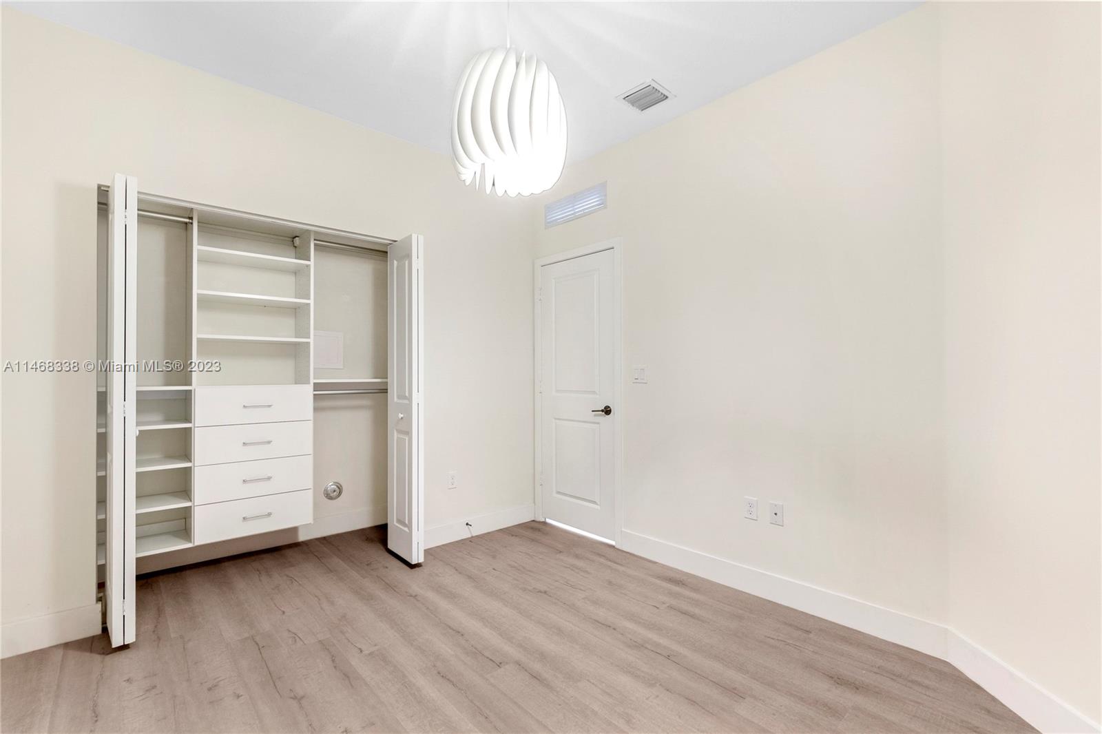 DOWNTOWN DORAL SOUTH PHAS - Residential Lease