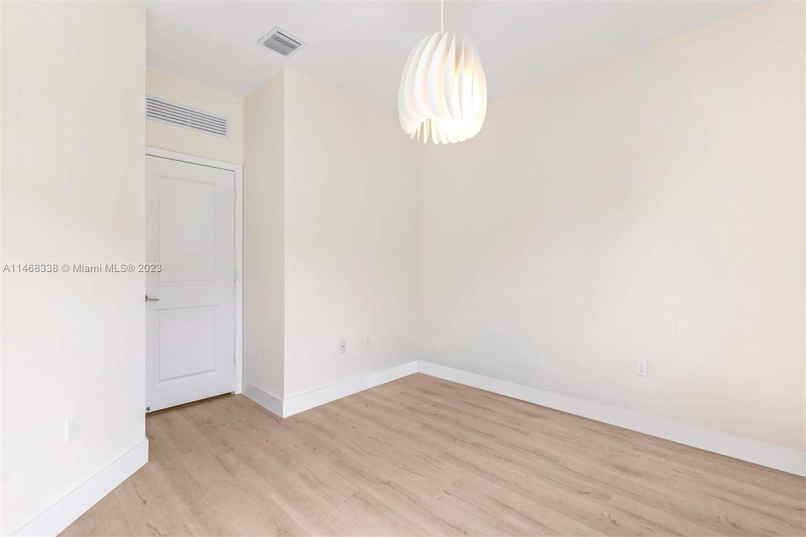 DOWNTOWN DORAL SOUTH PHAS - Residential Lease