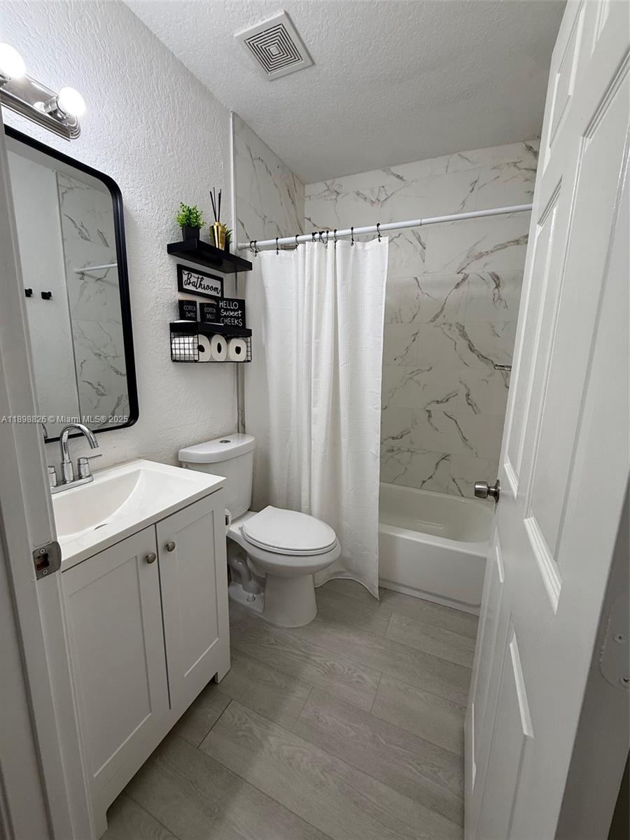 ROYAL RIVER CONDO - Residential Lease