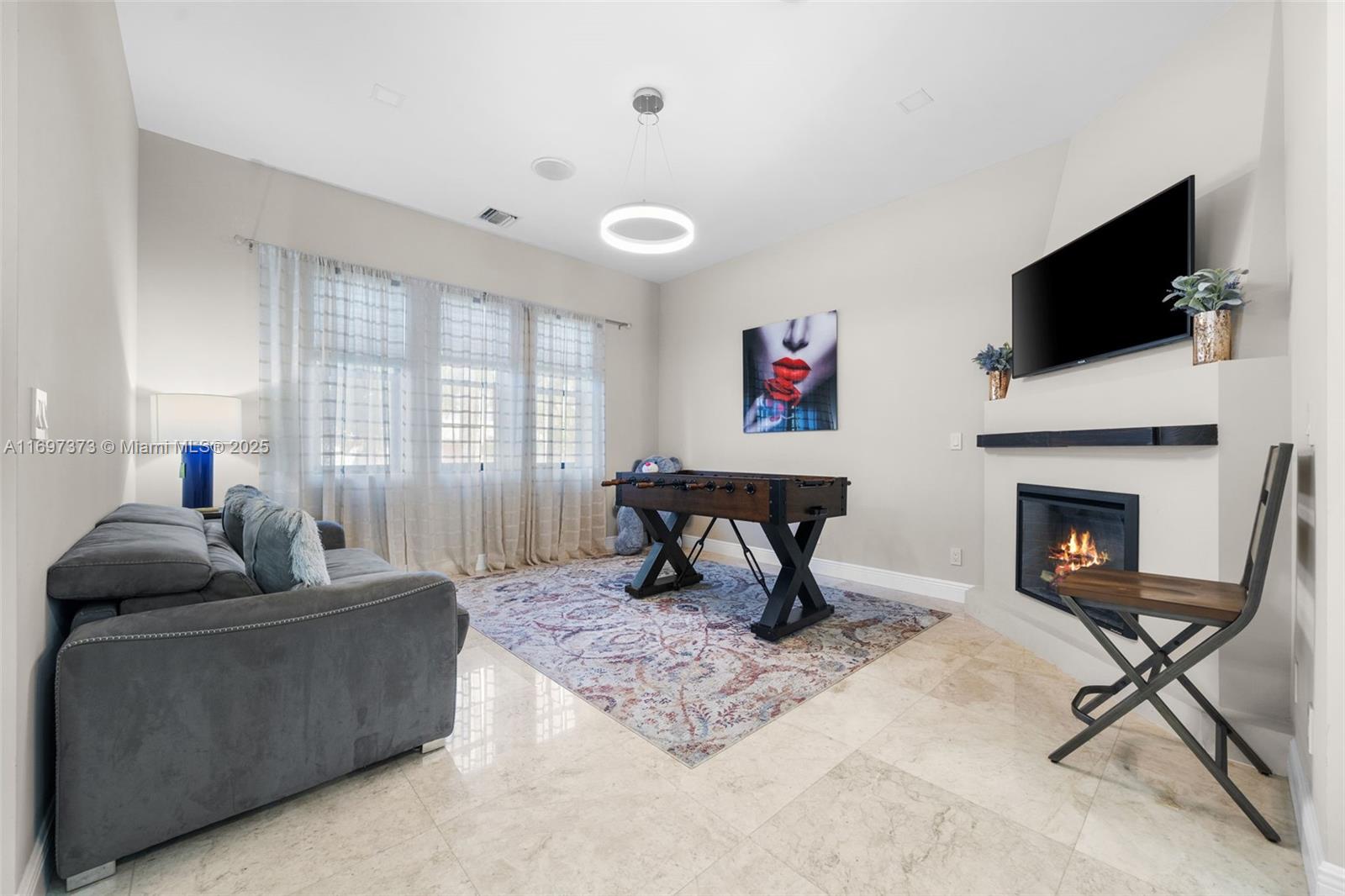 HOLLYWOOD LAKES SECTION - Residential