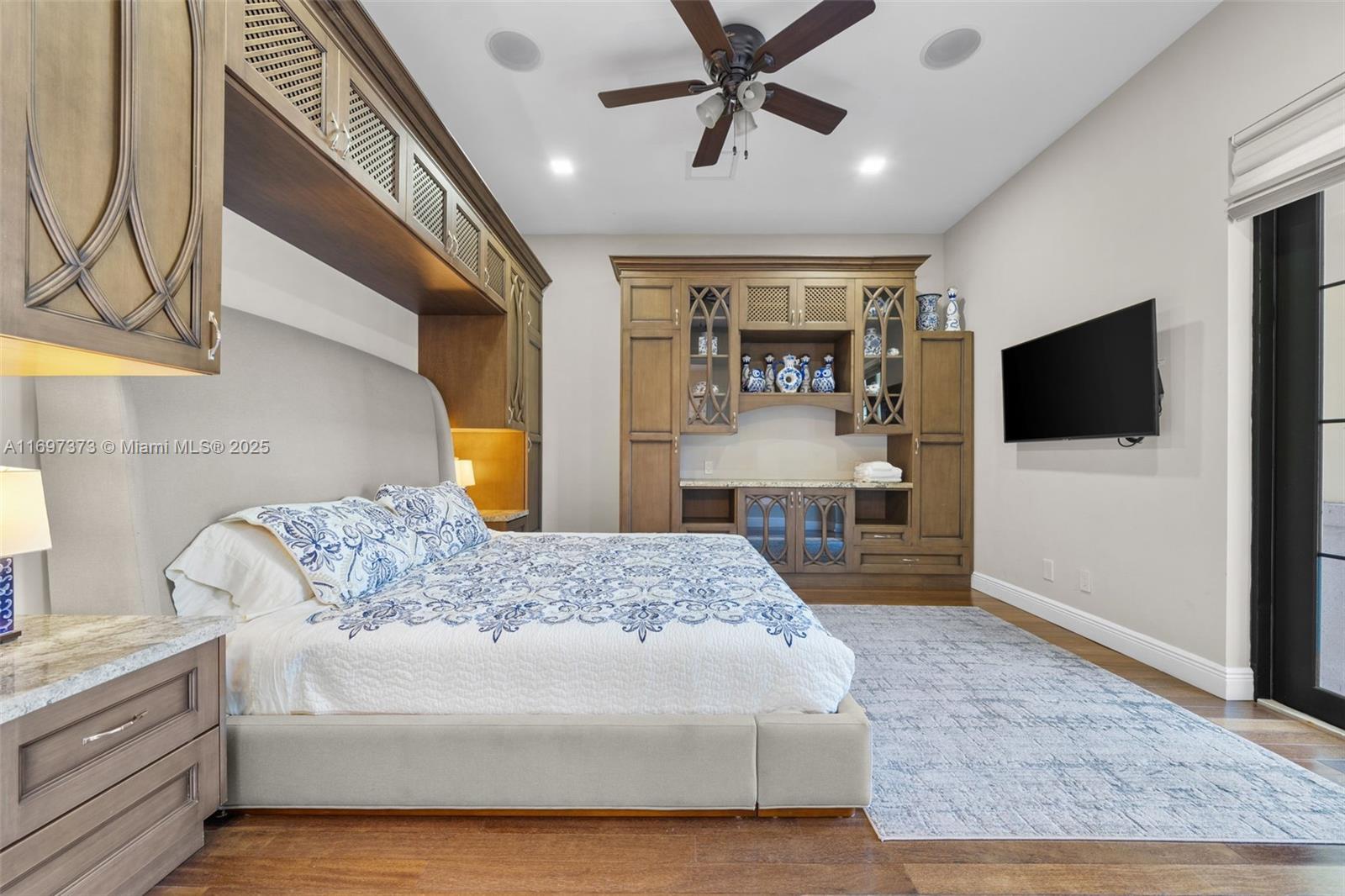 HOLLYWOOD LAKES SECTION - Residential