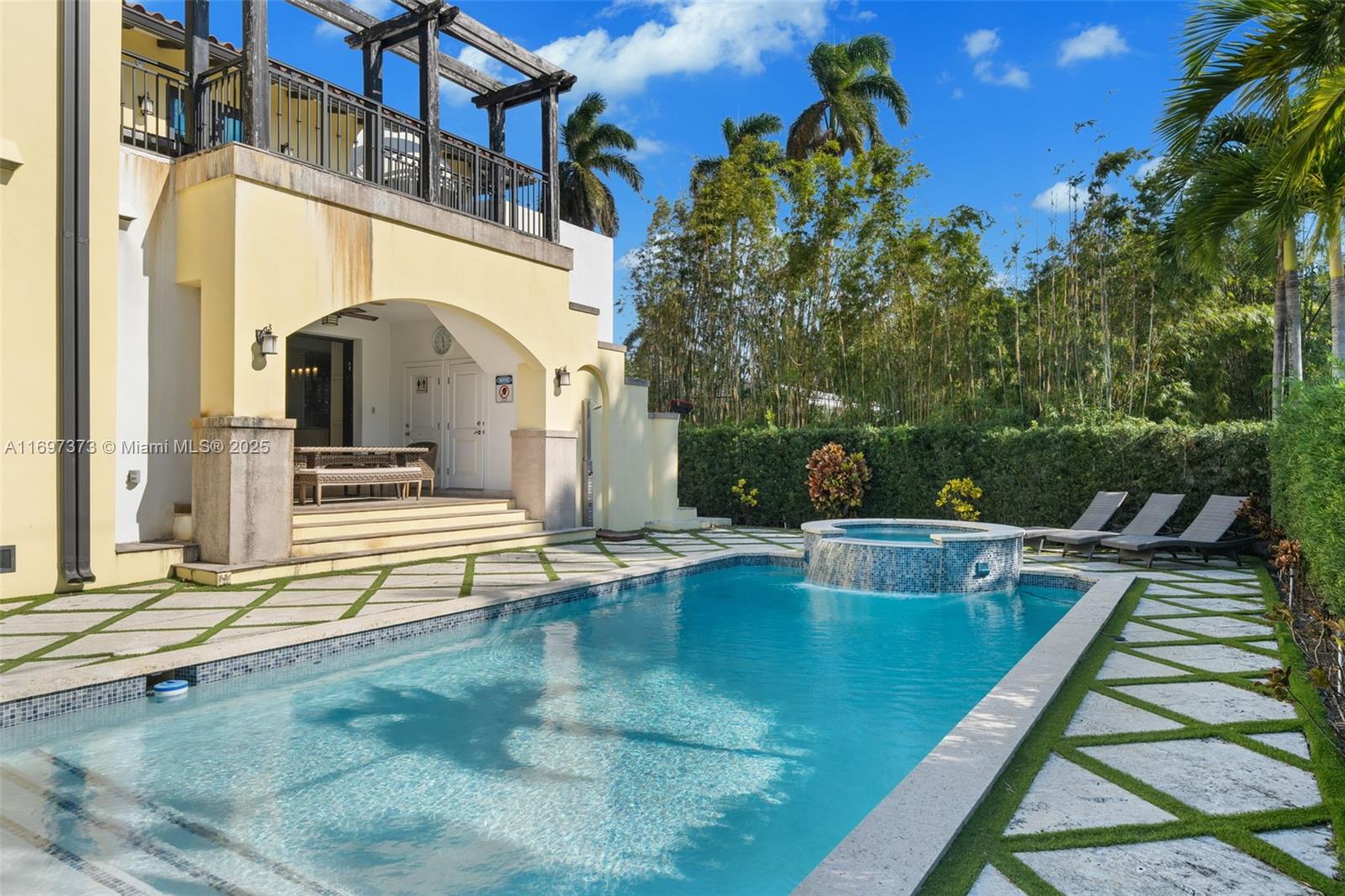 HOLLYWOOD LAKES SECTION - Residential