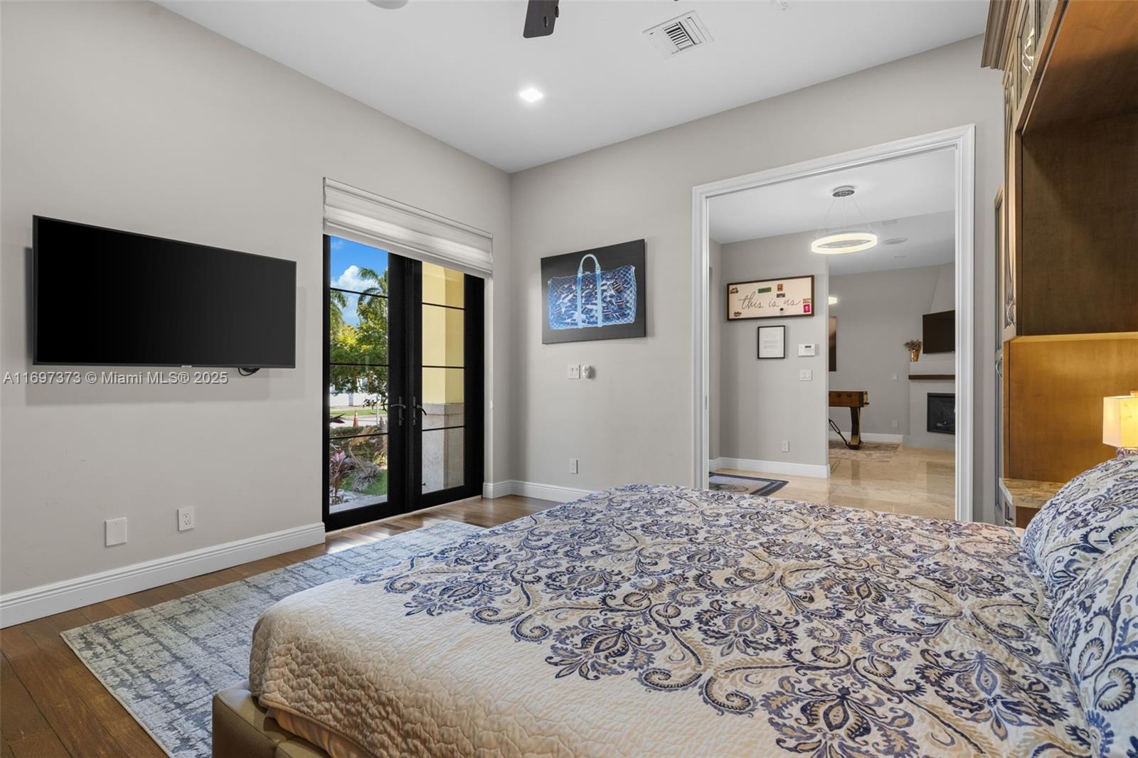 HOLLYWOOD LAKES SECTION - Residential