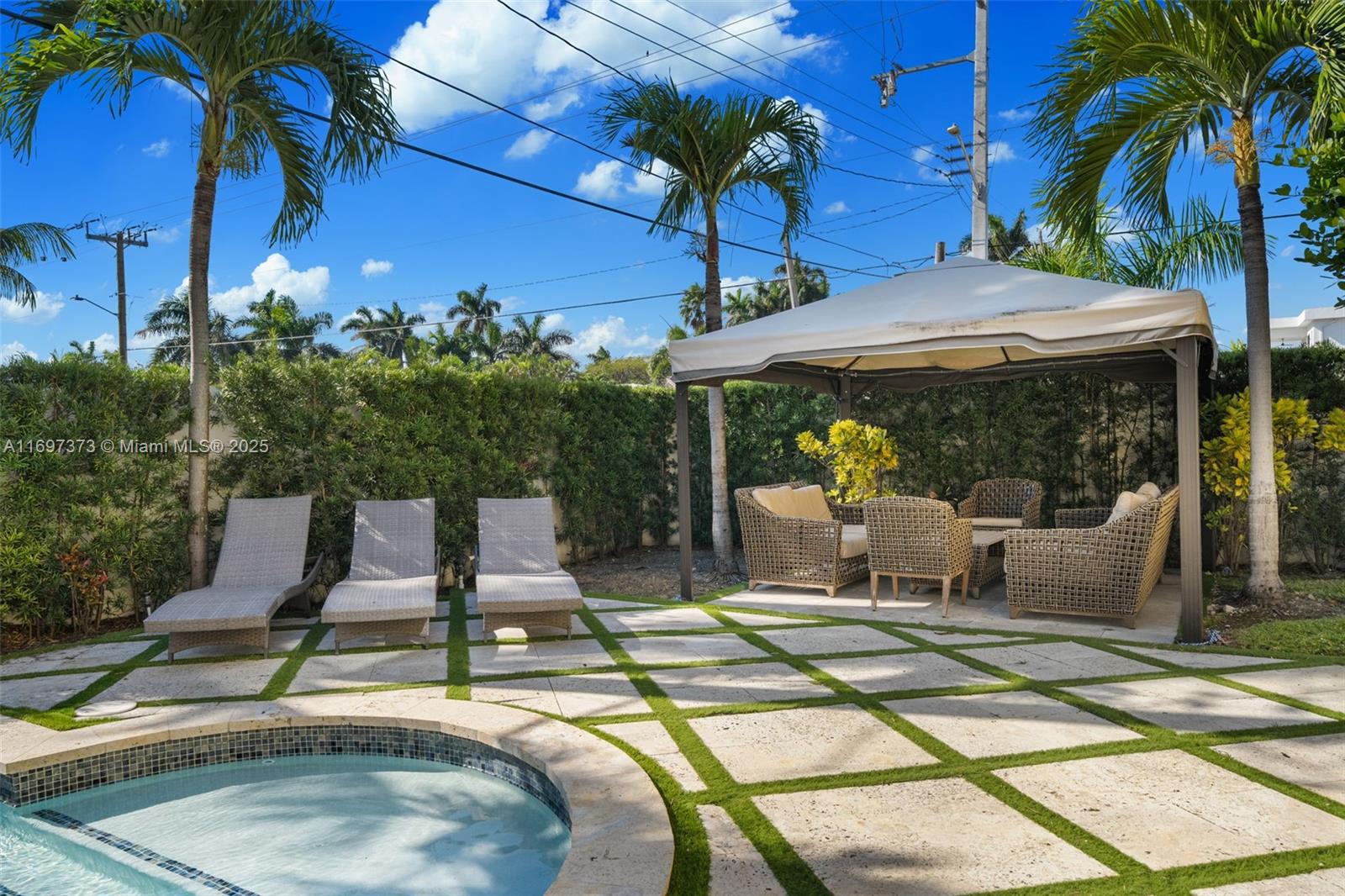 HOLLYWOOD LAKES SECTION - Residential