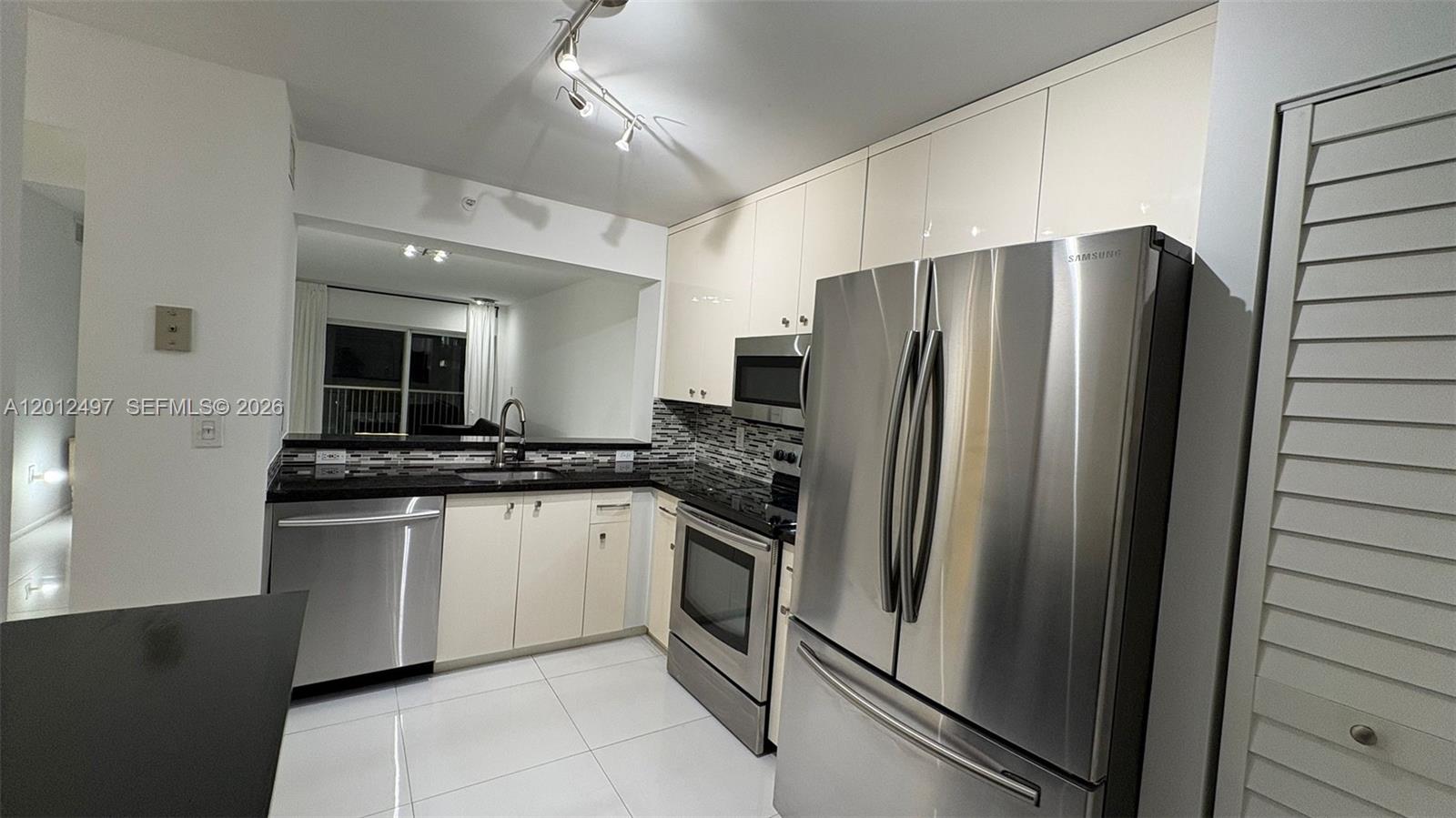 WELDON CONDOMINIUM J - Residential Lease