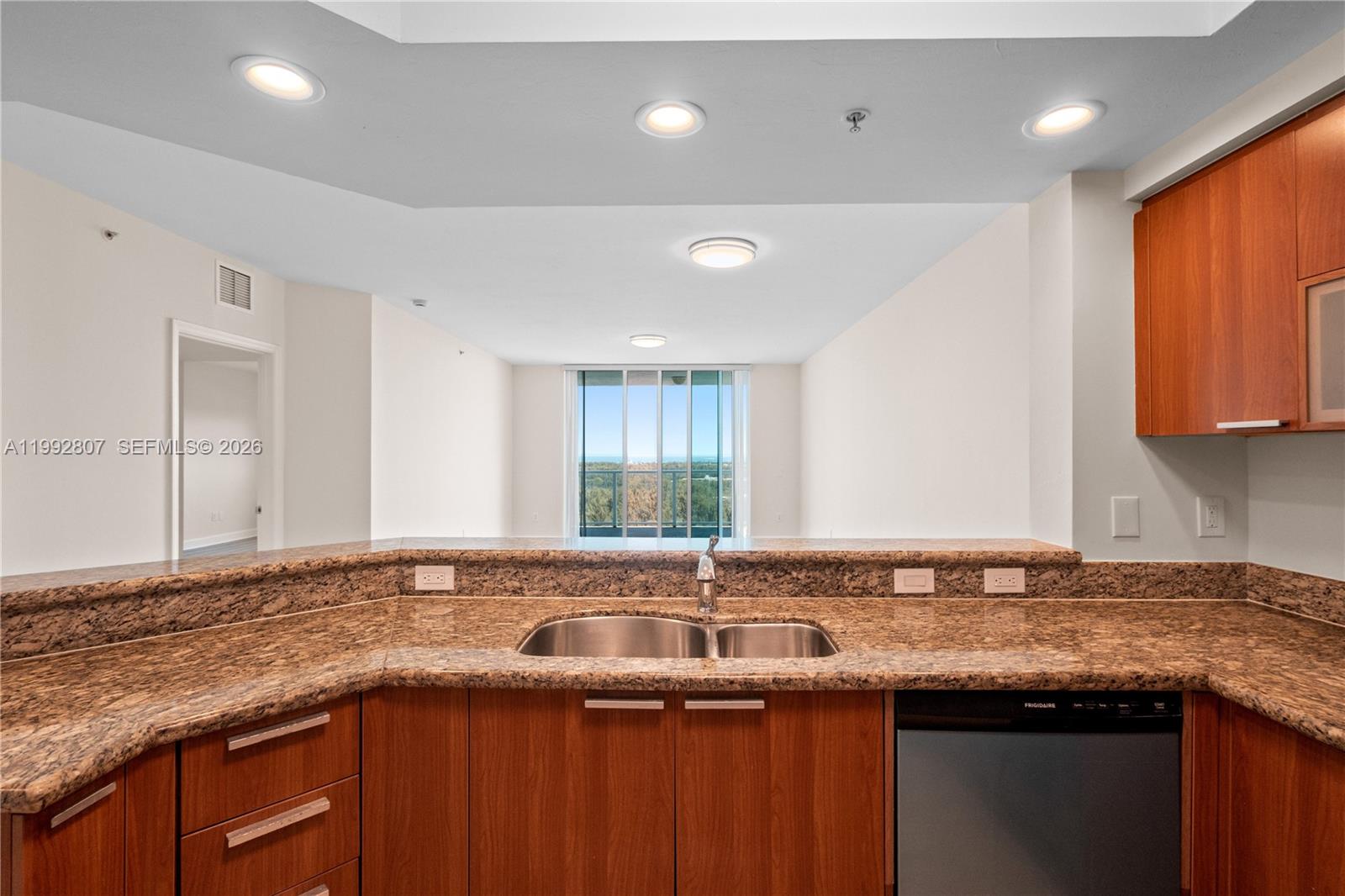 THE OAKS I CONDO - Residential