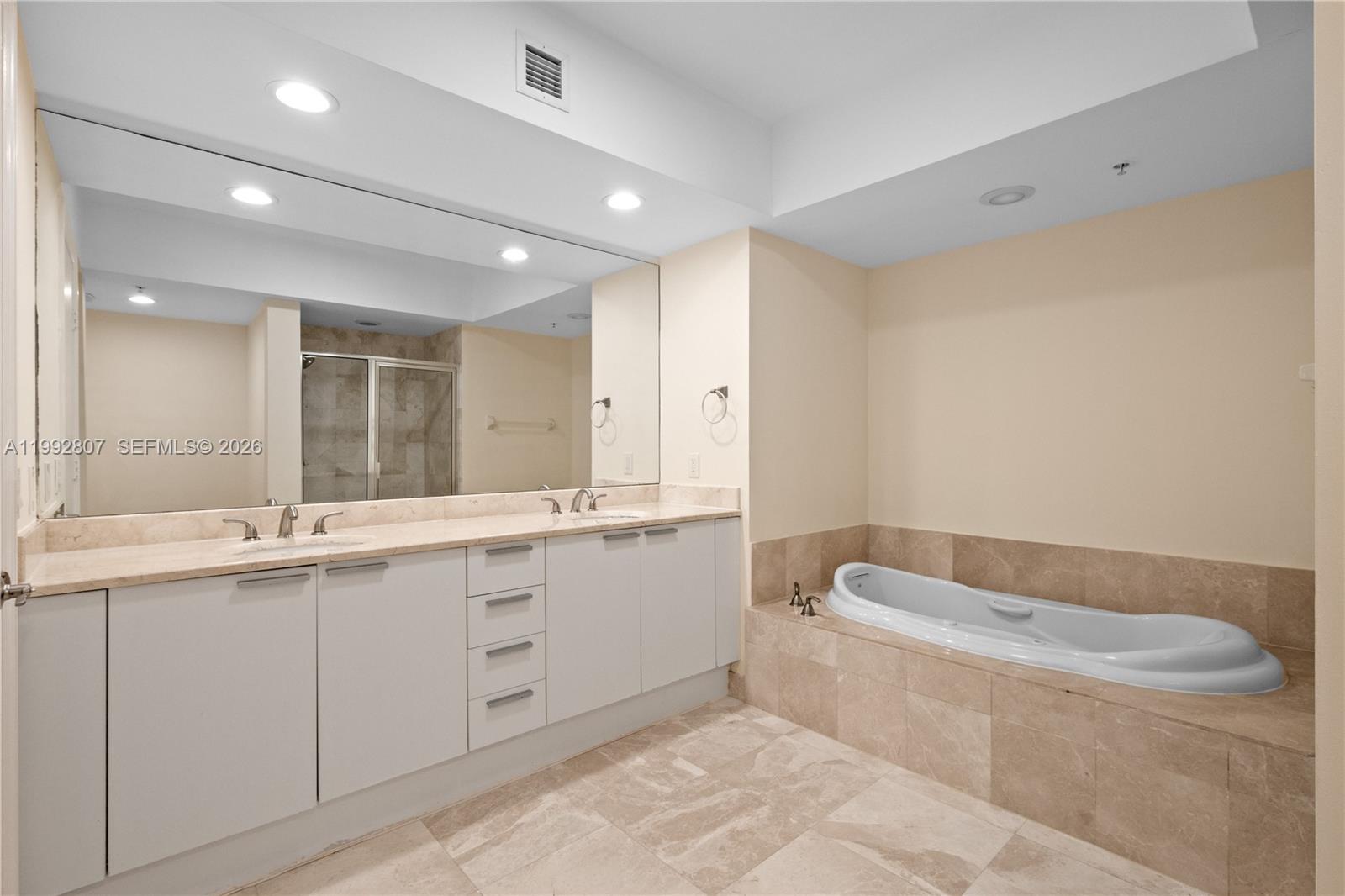 THE OAKS I CONDO - Residential