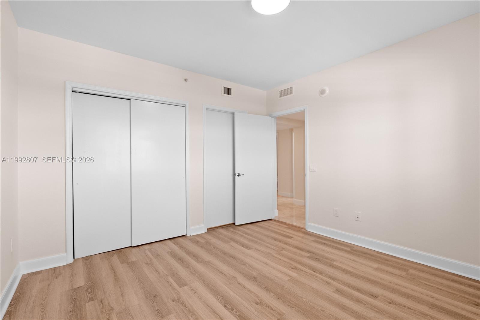 THE OAKS I CONDO - Residential