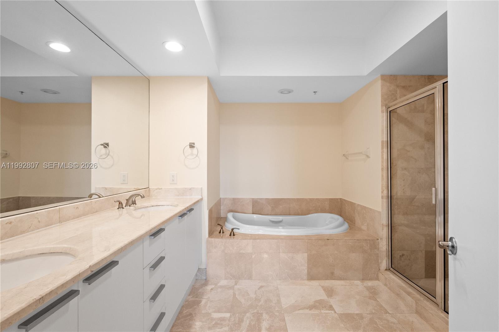 THE OAKS I CONDO - Residential