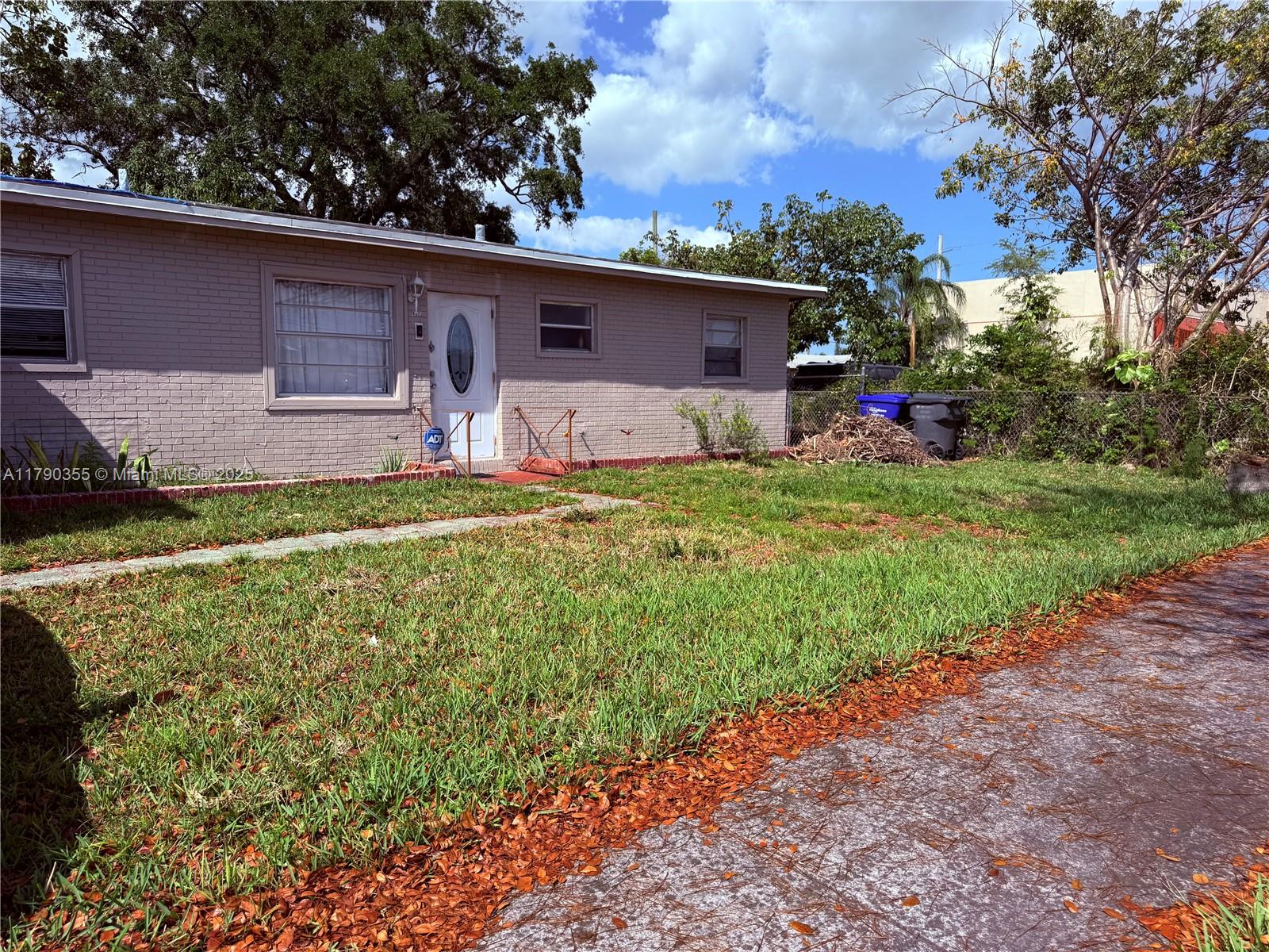 Property for Sale at 6023 Flagler St, Hollywood, Broward County, Florida - Bedrooms: 2 
Bathrooms: 1  - $380,000