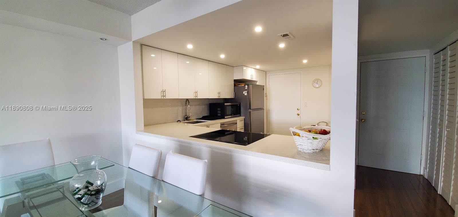 BUCKLEY TOWERS CONDO - EA - Residential