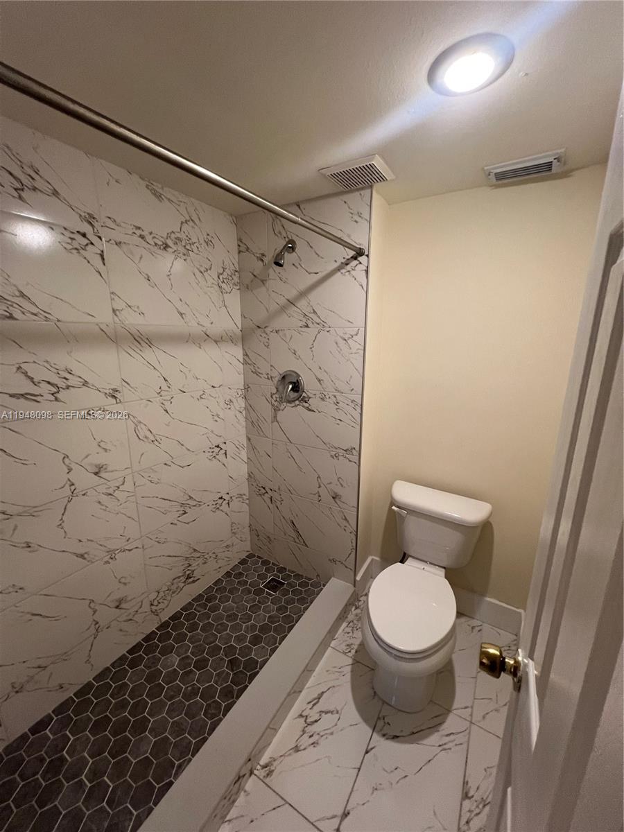 RACQUET CLUB APTS AT BONA - Residential