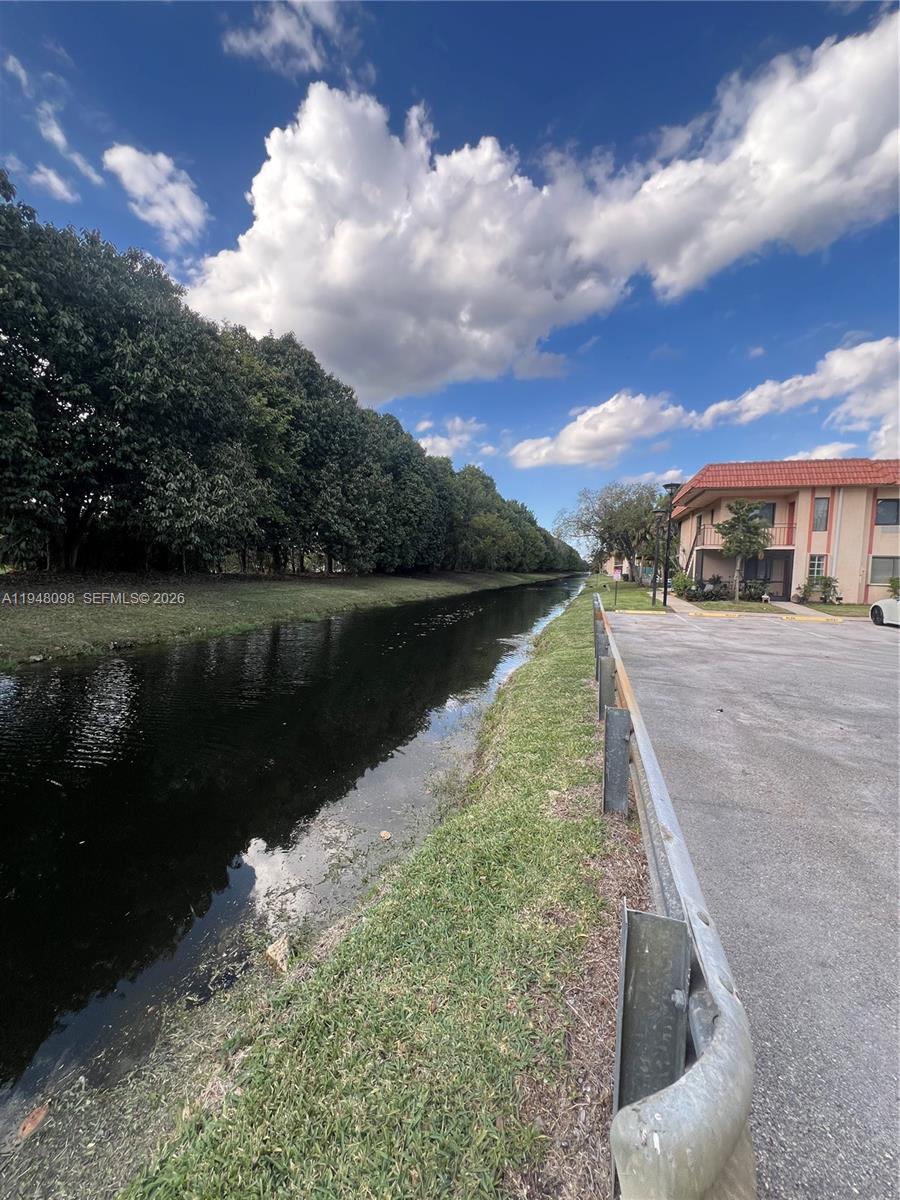 RACQUET CLUB APTS AT BONA - Residential