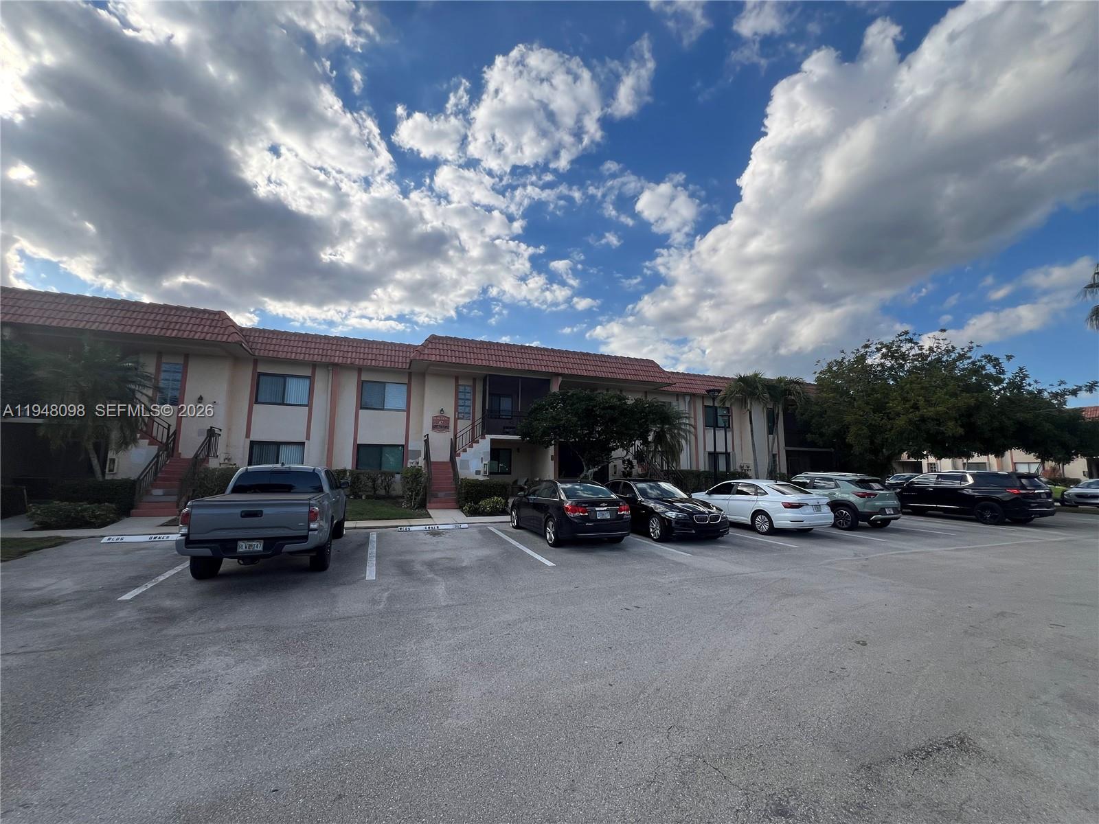 RACQUET CLUB APTS AT BONA - Residential