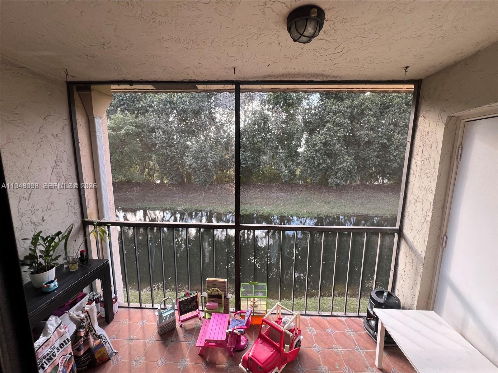 RACQUET CLUB APTS AT BONA - Residential