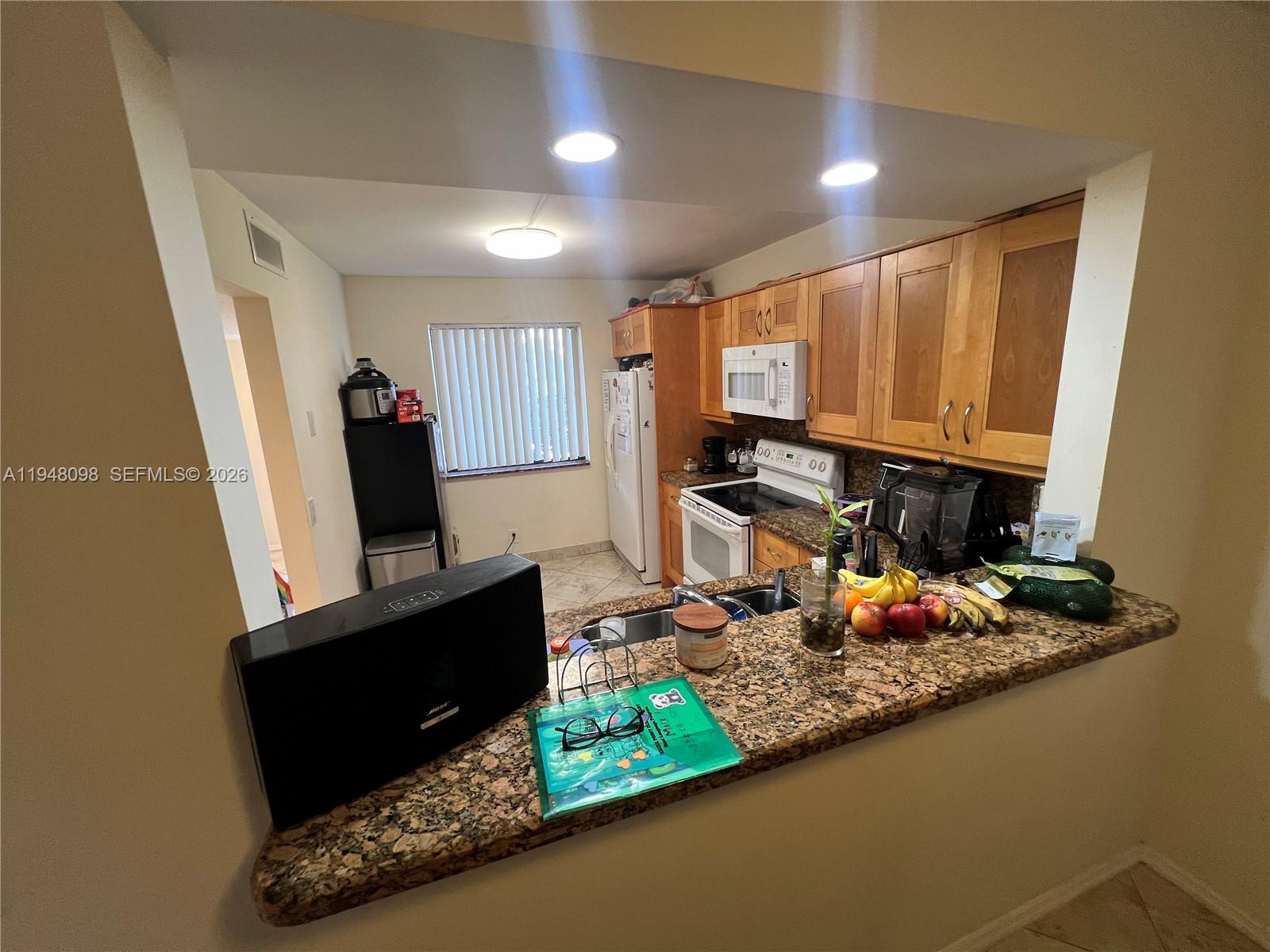 RACQUET CLUB APTS AT BONA - Residential