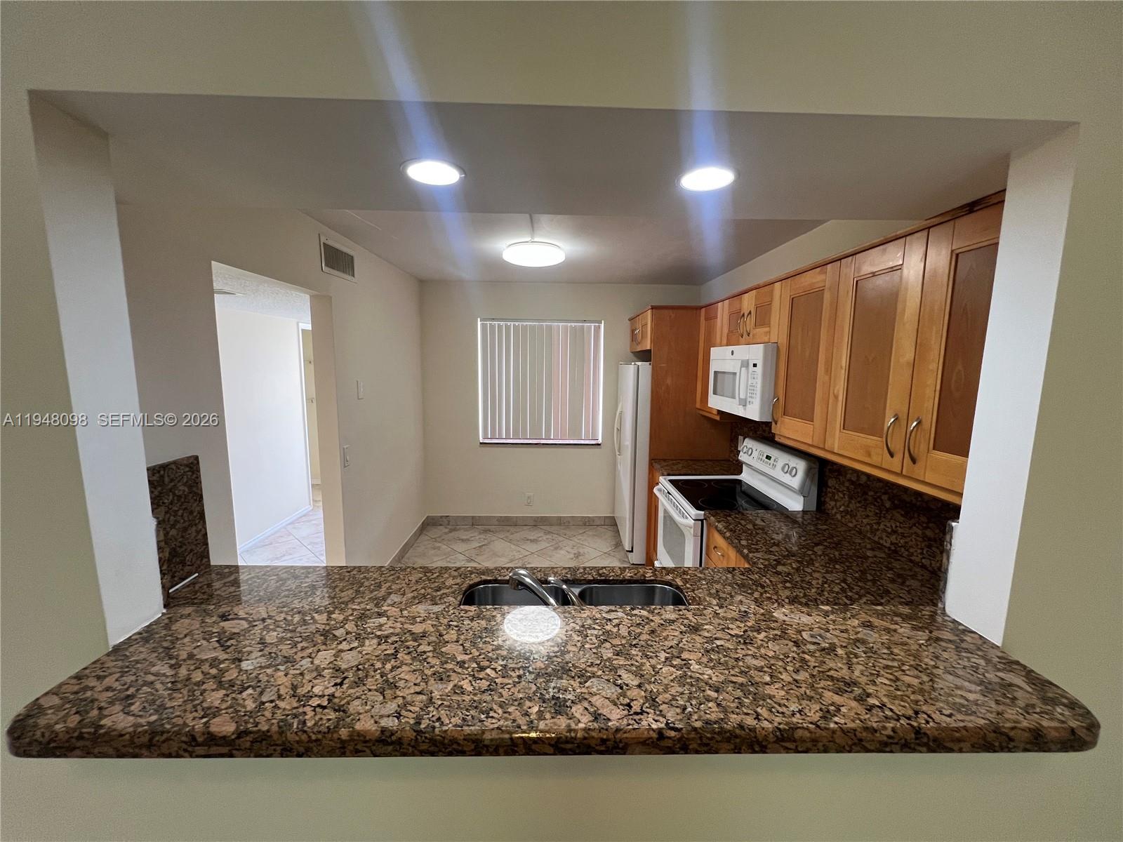 RACQUET CLUB APTS AT BONA - Residential
