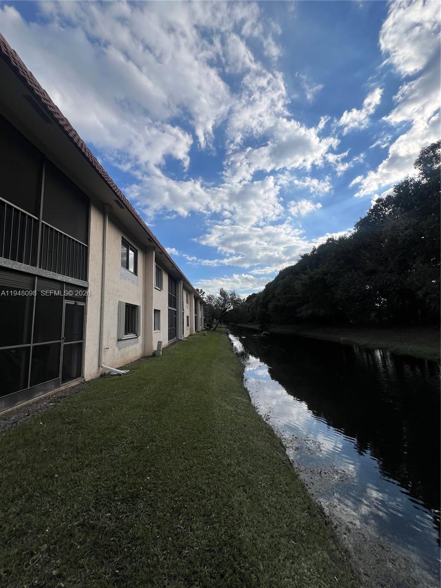 RACQUET CLUB APTS AT BONA - Residential