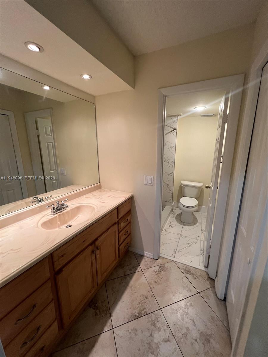 RACQUET CLUB APTS AT BONA - Residential