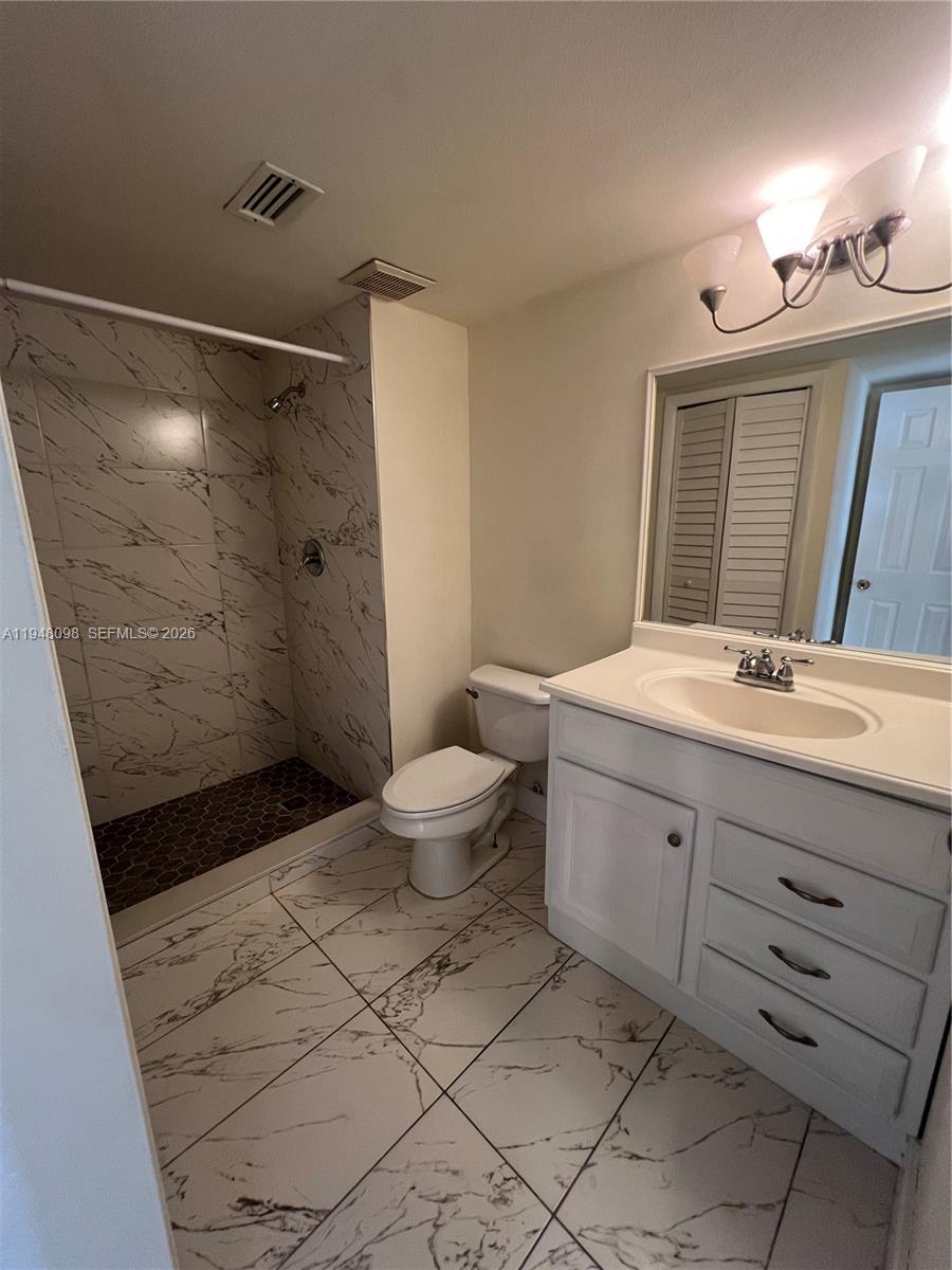 RACQUET CLUB APTS AT BONA - Residential