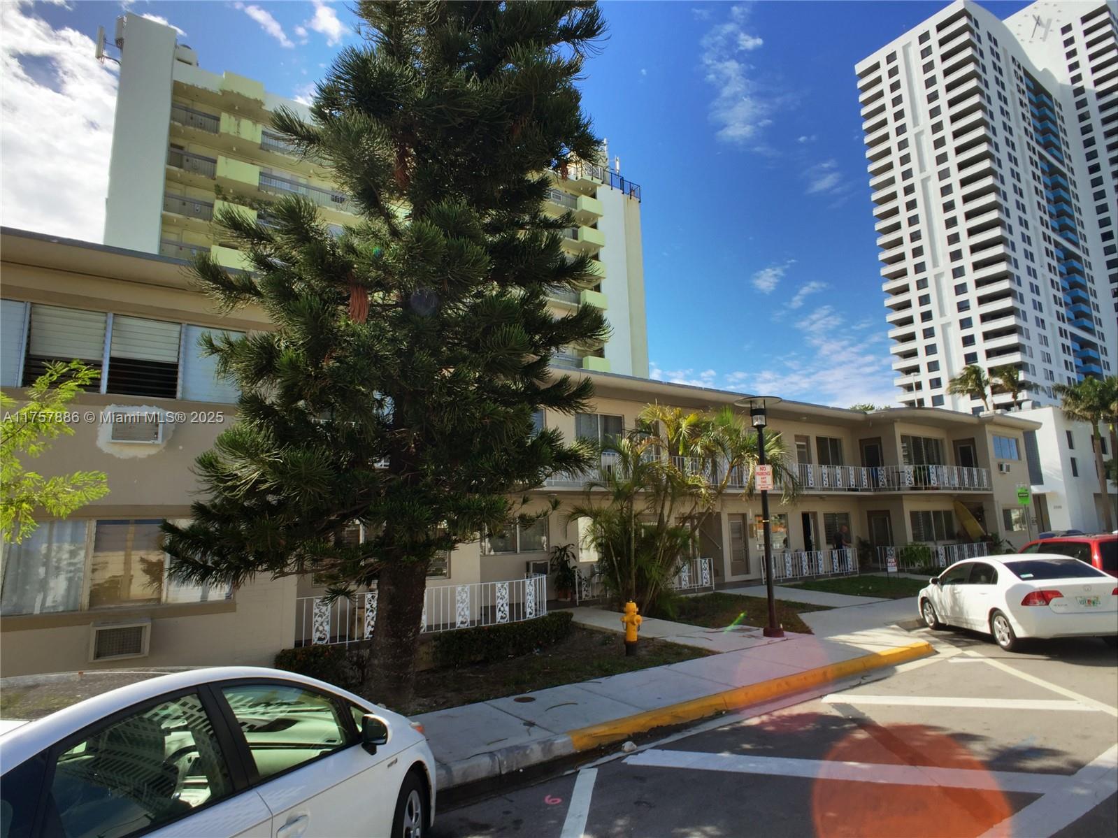 Rental Property at 1240 14th St 4, Miami Beach, Miami-Dade County, Florida - Bedrooms: 1 
Bathrooms: 1  - $2,100 MO.