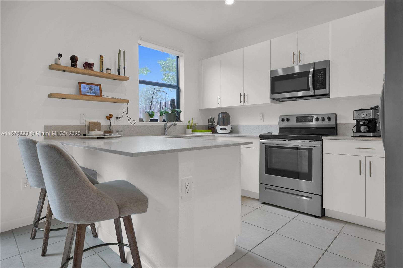 VIA VENTURA NEIGHBORHOOD - Residential