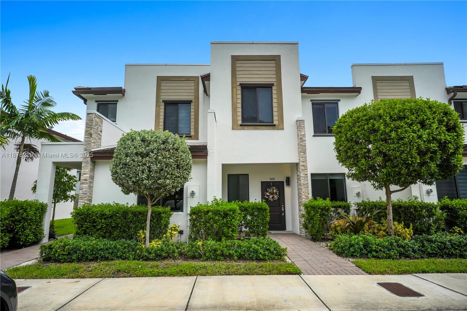 VIA VENTURA NEIGHBORHOOD - Residential