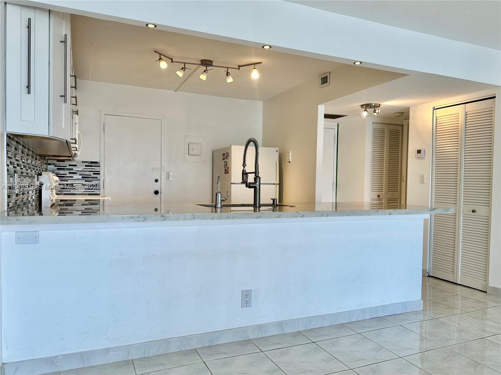 427 Golden Isles Dr 14F