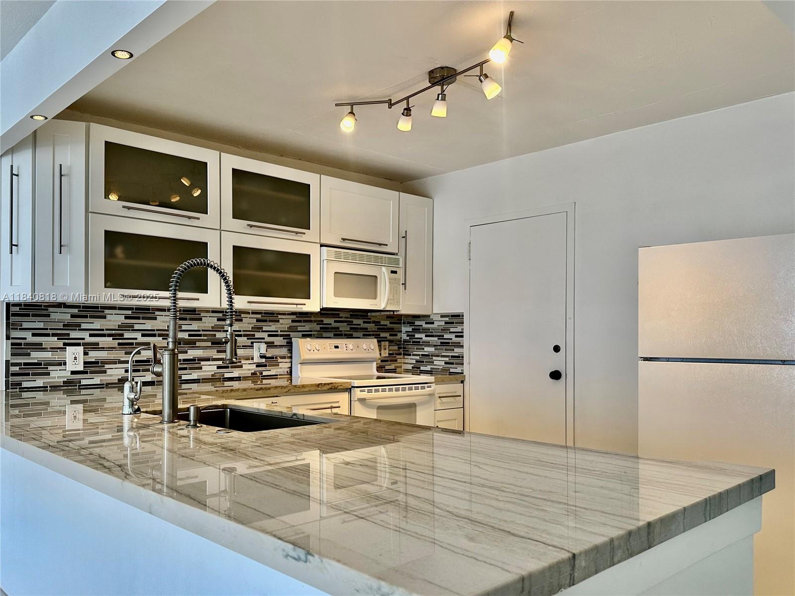 427 Golden Isles Dr 14F