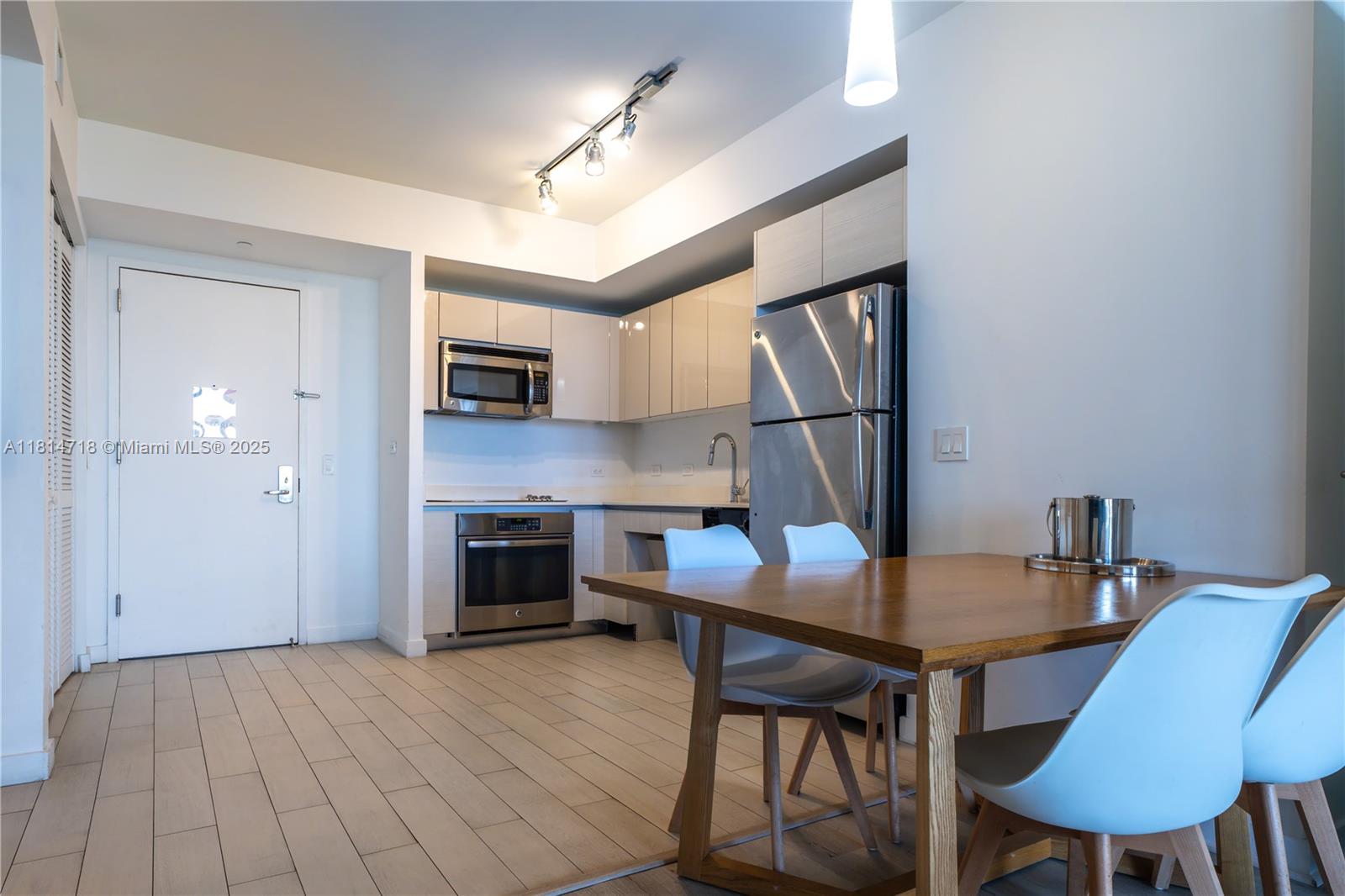 BEACHWALK CONDOMINIUM - Residential
