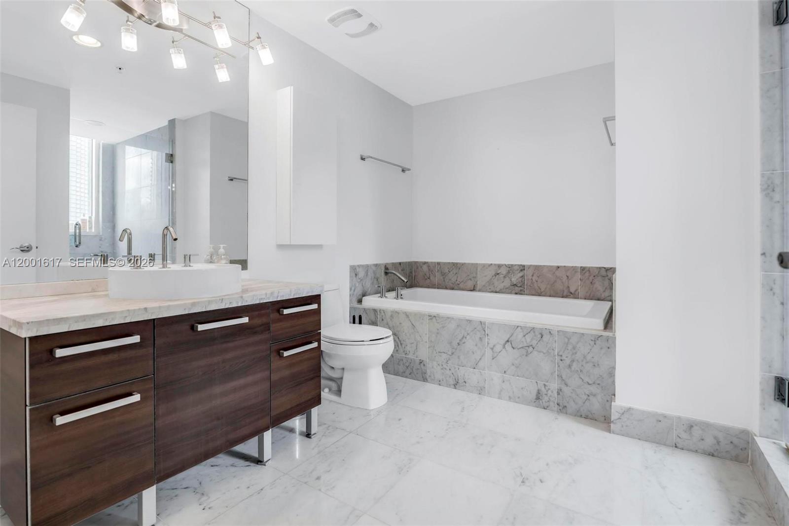 VIZCAYNE SOUTH CONDO - Residential