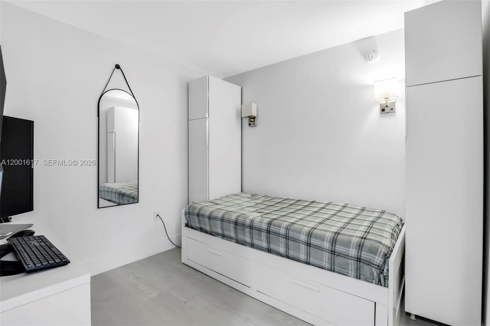 VIZCAYNE SOUTH CONDO - Residential