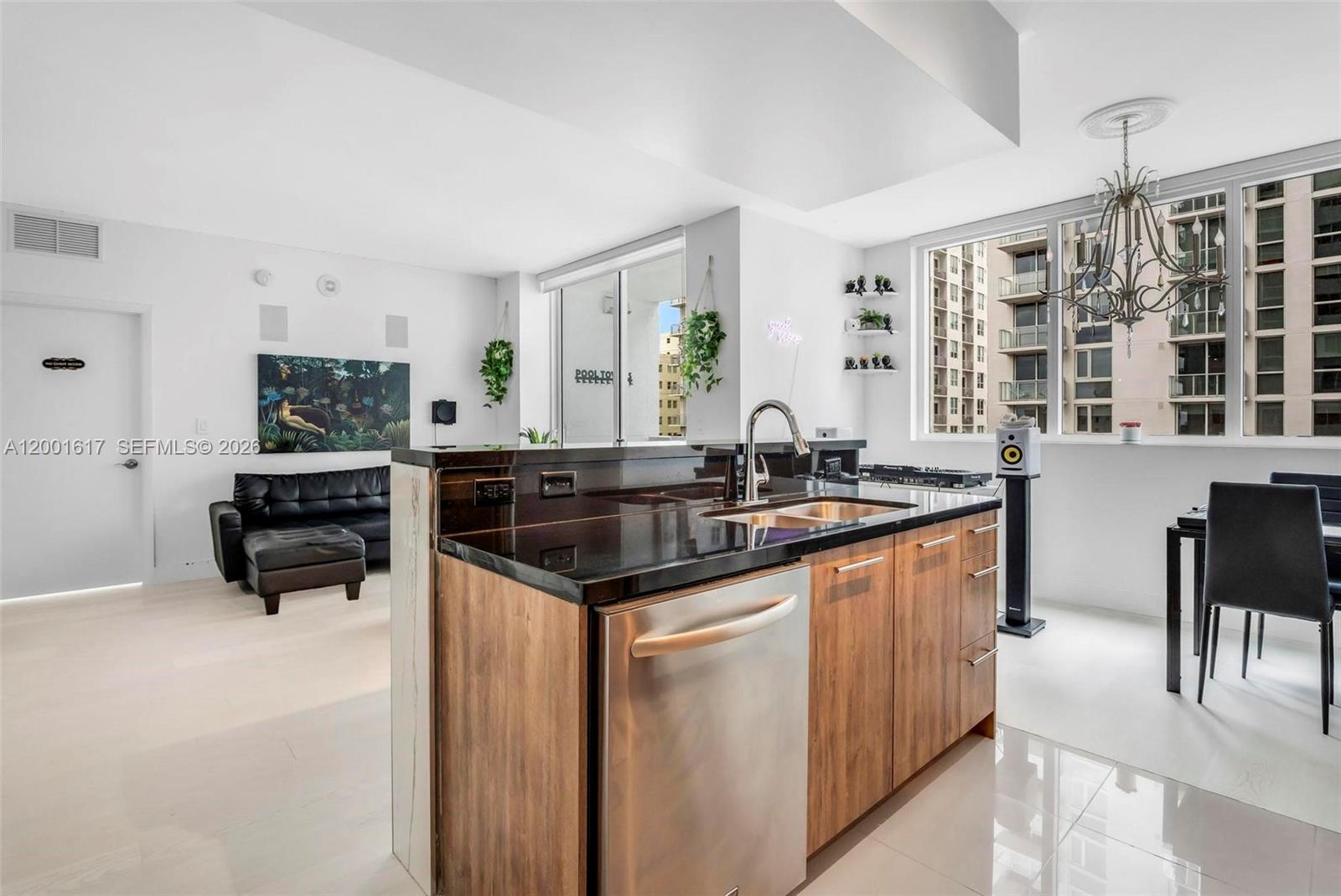 VIZCAYNE SOUTH CONDO - Residential