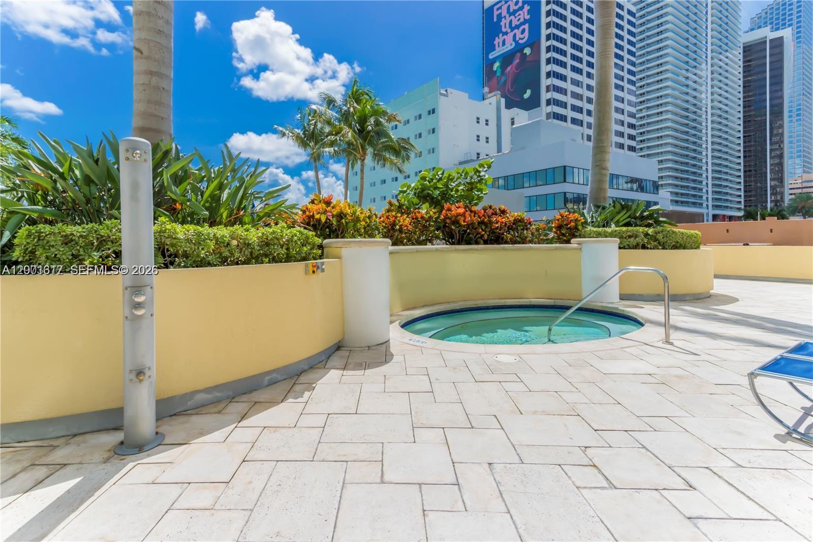 VIZCAYNE SOUTH CONDO - Residential