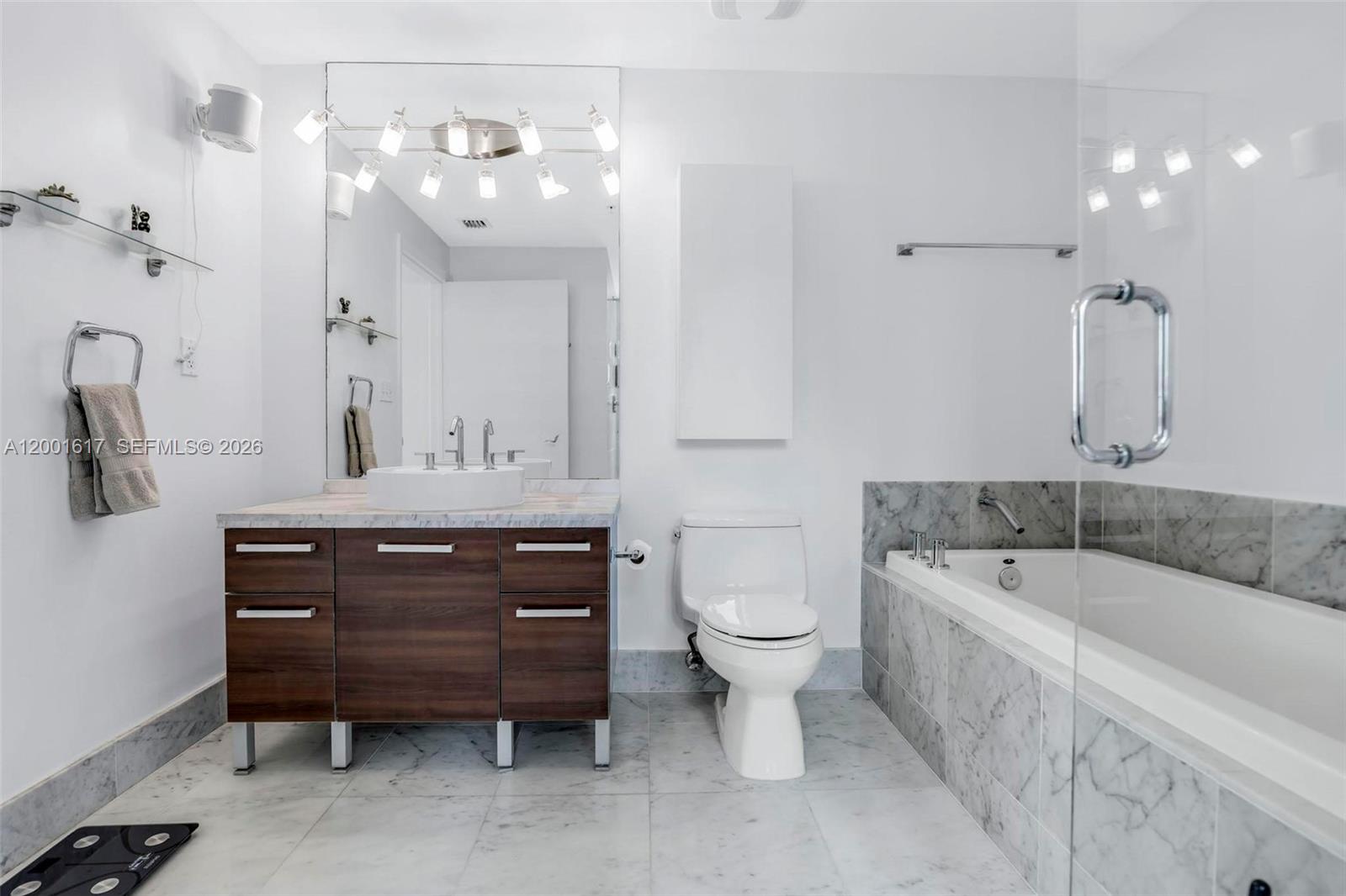VIZCAYNE SOUTH CONDO - Residential