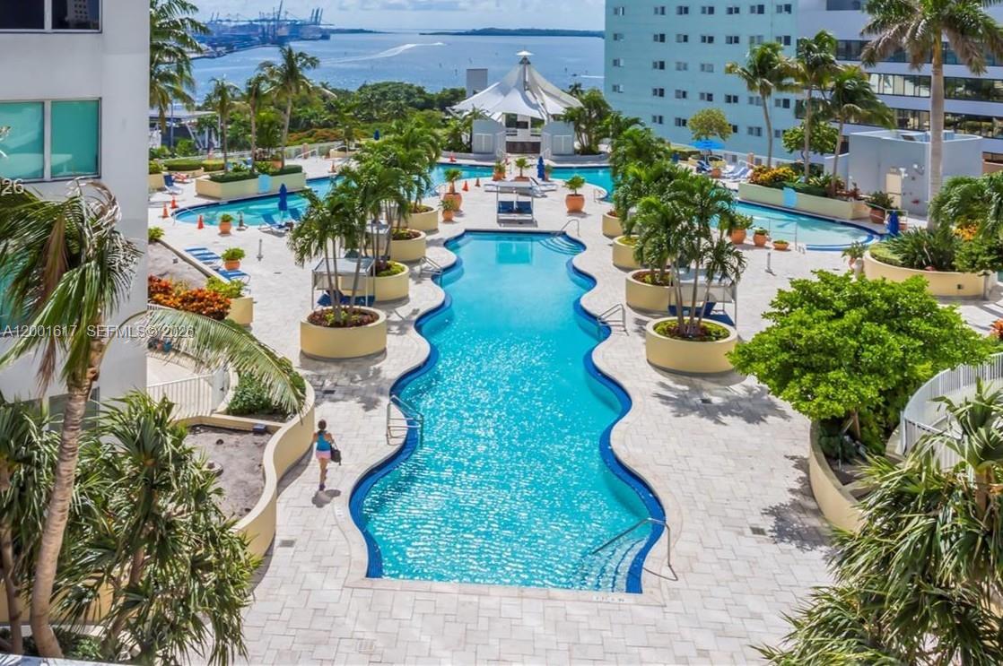 VIZCAYNE SOUTH CONDO - Residential