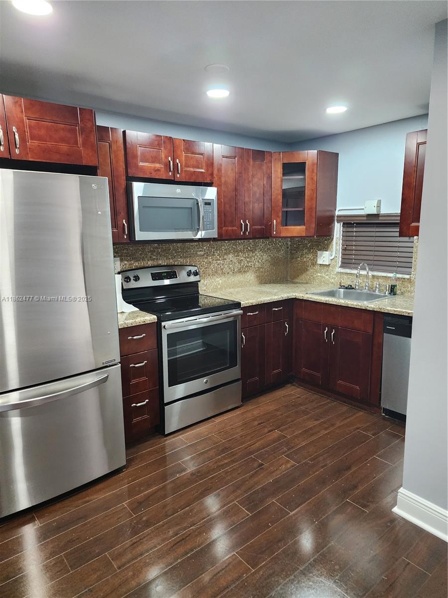 681 S Hollybrook Dr 110