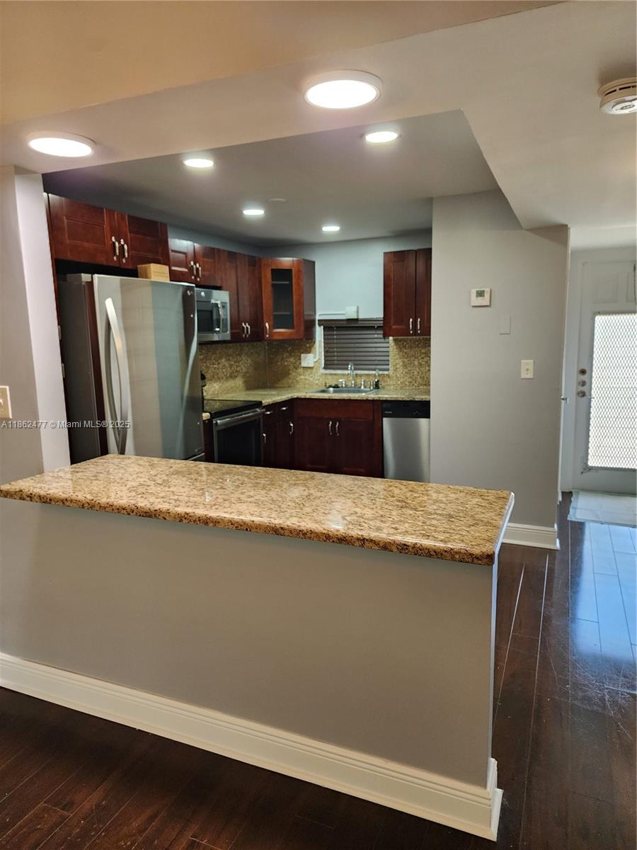 HOLLYBROOK GOLF AND - Residential